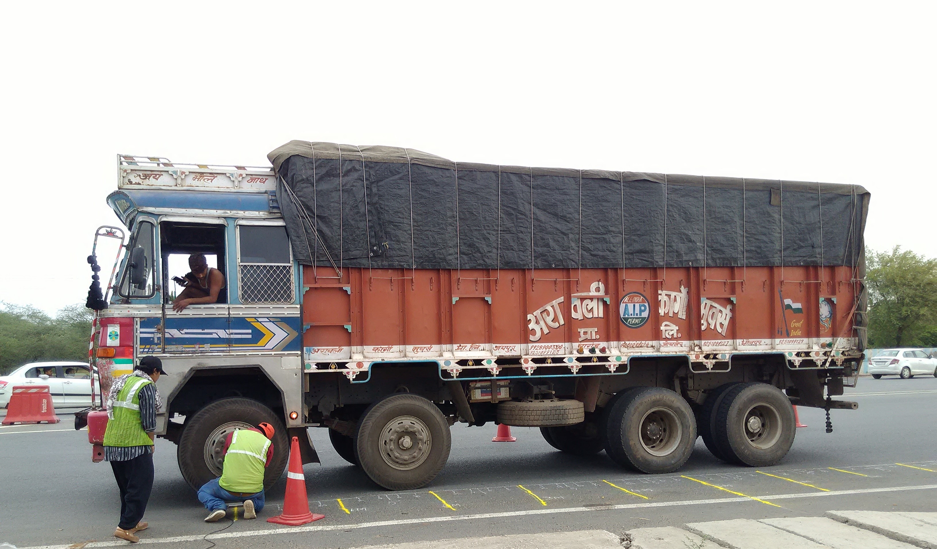 Axle load survey truck